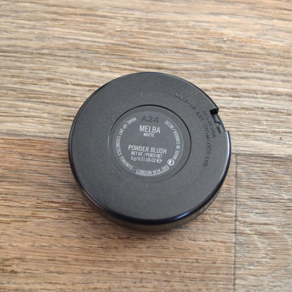 New MAC Cosmetics Melba Matte Powdered Blush - Picture 3 of 3
